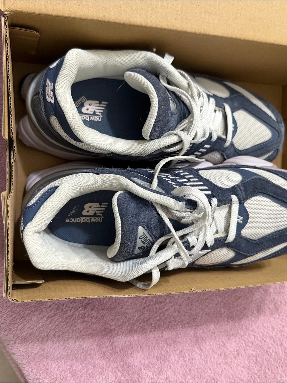 New Balance kid’s Low-Top Sneakers in Navy, Lavender and White